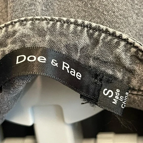 Doe & Rae Gray Button-Up Shirt - Picture 3 of 6